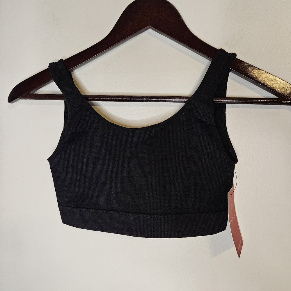 CAPEZIO Black Seamless Ribbed Bra Top Medium/Large Dance Activewear NWT Neutral